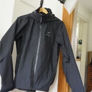Arc'teryx Men’s Black Beta AR Raincoat